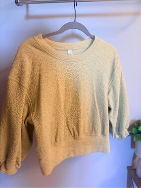 Lululemon Women's Green Crewneck Half Sleeve Sweater